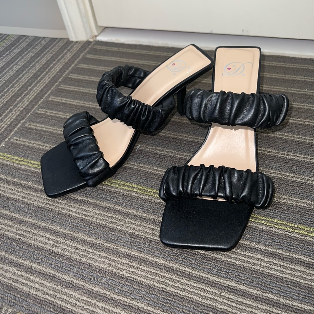 Heels - Picture 3 of 3